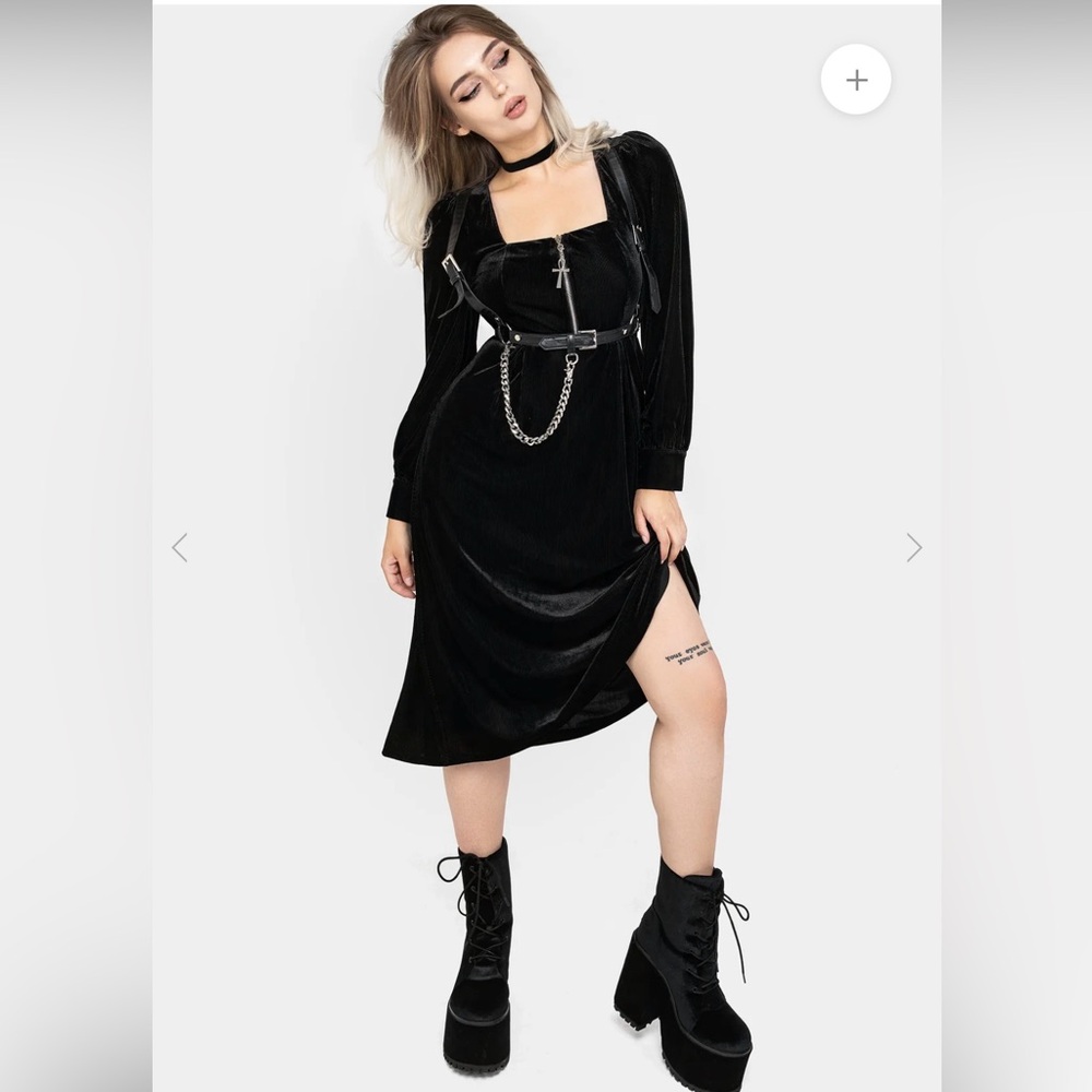 Disturbia Legacy Zip Front Midi Dress
Size 8 - Picture 4 of 7
